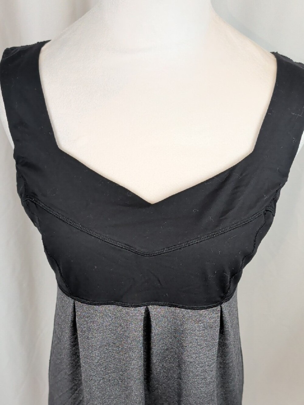 Lululemon Run Tame Me Tank First Release Black Size 12 - Picture 6 of 12